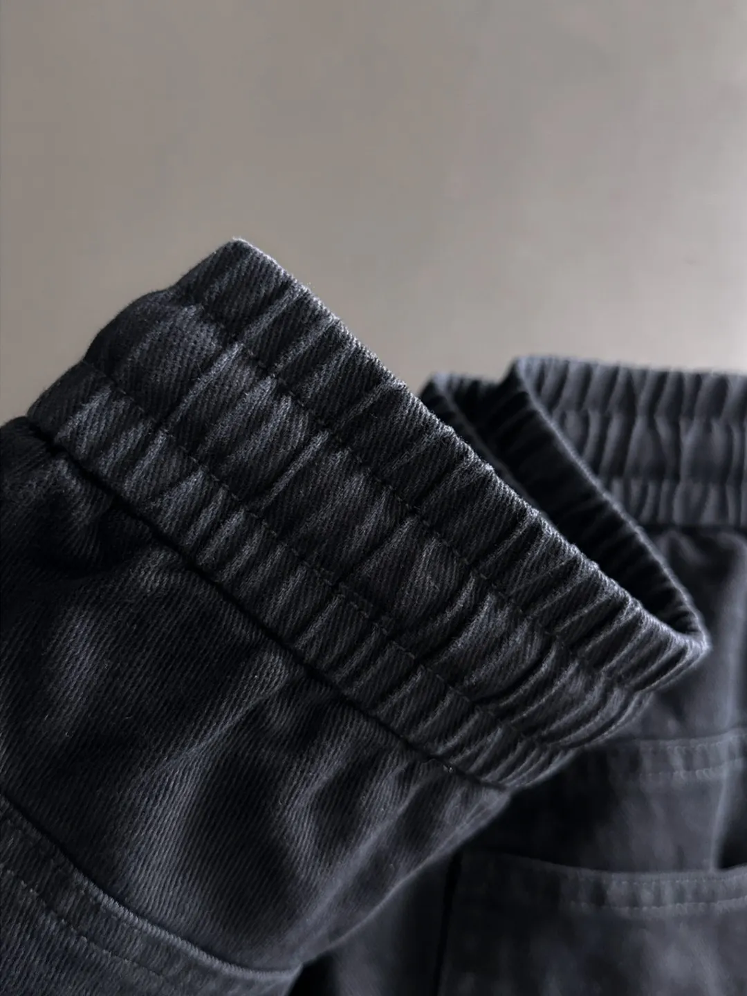 Next day shipment P160 Premium Balenciaga 2026 Spring/Summer New Arrival elastic band casual shorts, counter-customized fabrics Breathable, high comfort, impeccable details, brand element design concept, reflecting high quality. It feels delicate and soft! It presents a casual cut and the upper body shape is great! Sizes:S-3XL